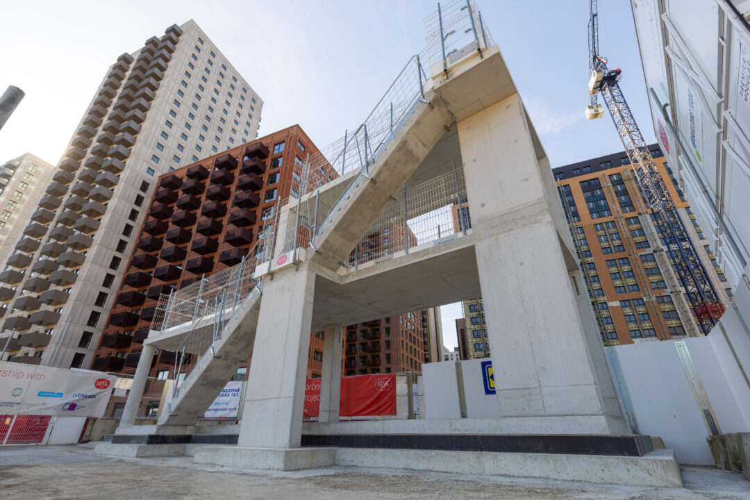 Andrew King snowboarding